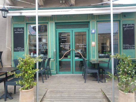 Terrasse/Patio. Le Madelon
