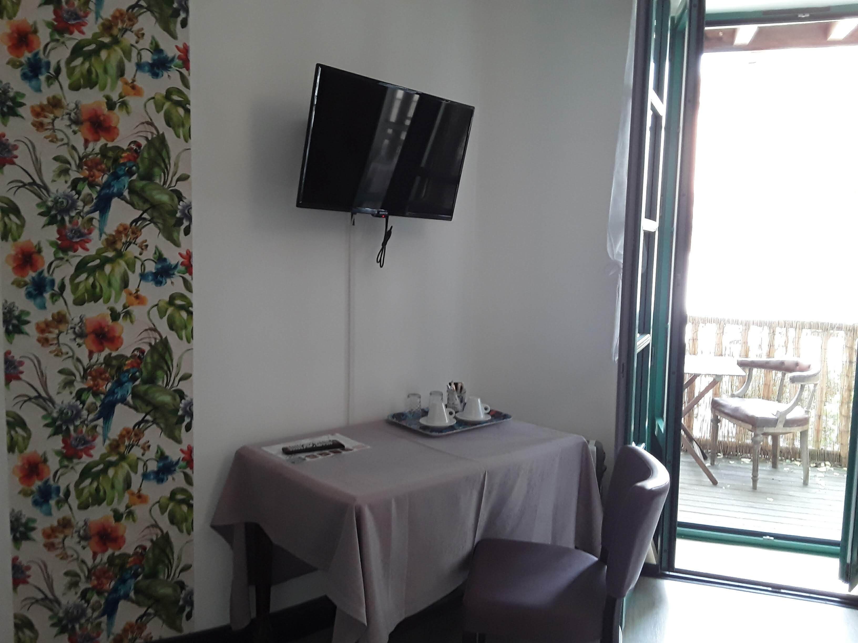 Phòng đôi dành cho gia đình, quang cảnh vườn | Trang trí khác biệt, bàn, màn/rèm cản sáng 