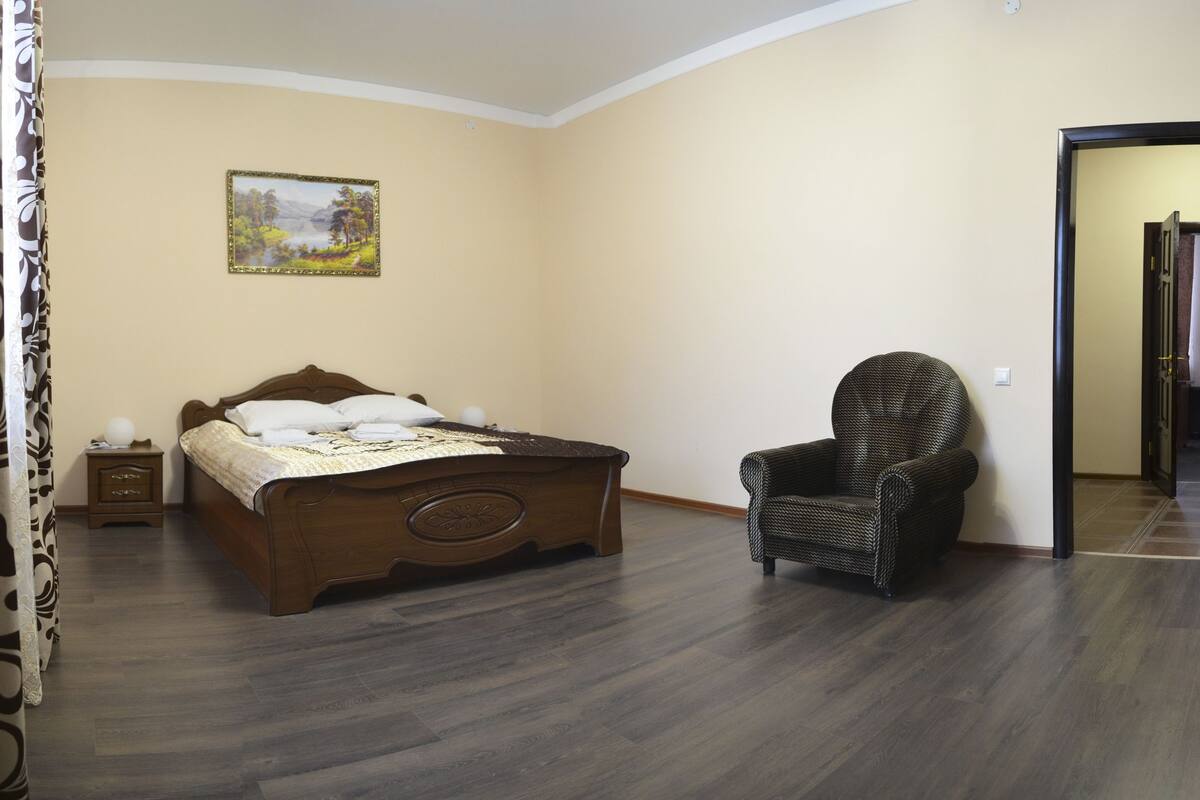 Kamar Deluks, Beberapa Tempat Tidur, Bebas Asap Rokok, pemandangan kota | Tempat tidur Tempur-Pendic, kedap suara, dan setrika/meja setrika