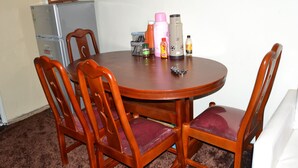 Căn hộ cơ bản | Khu vực ăn uống tại phòng
