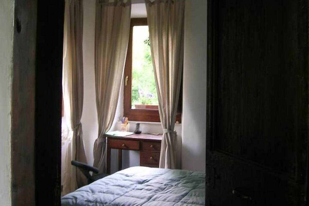 Rollaway beds, free WiFi, bed sheets