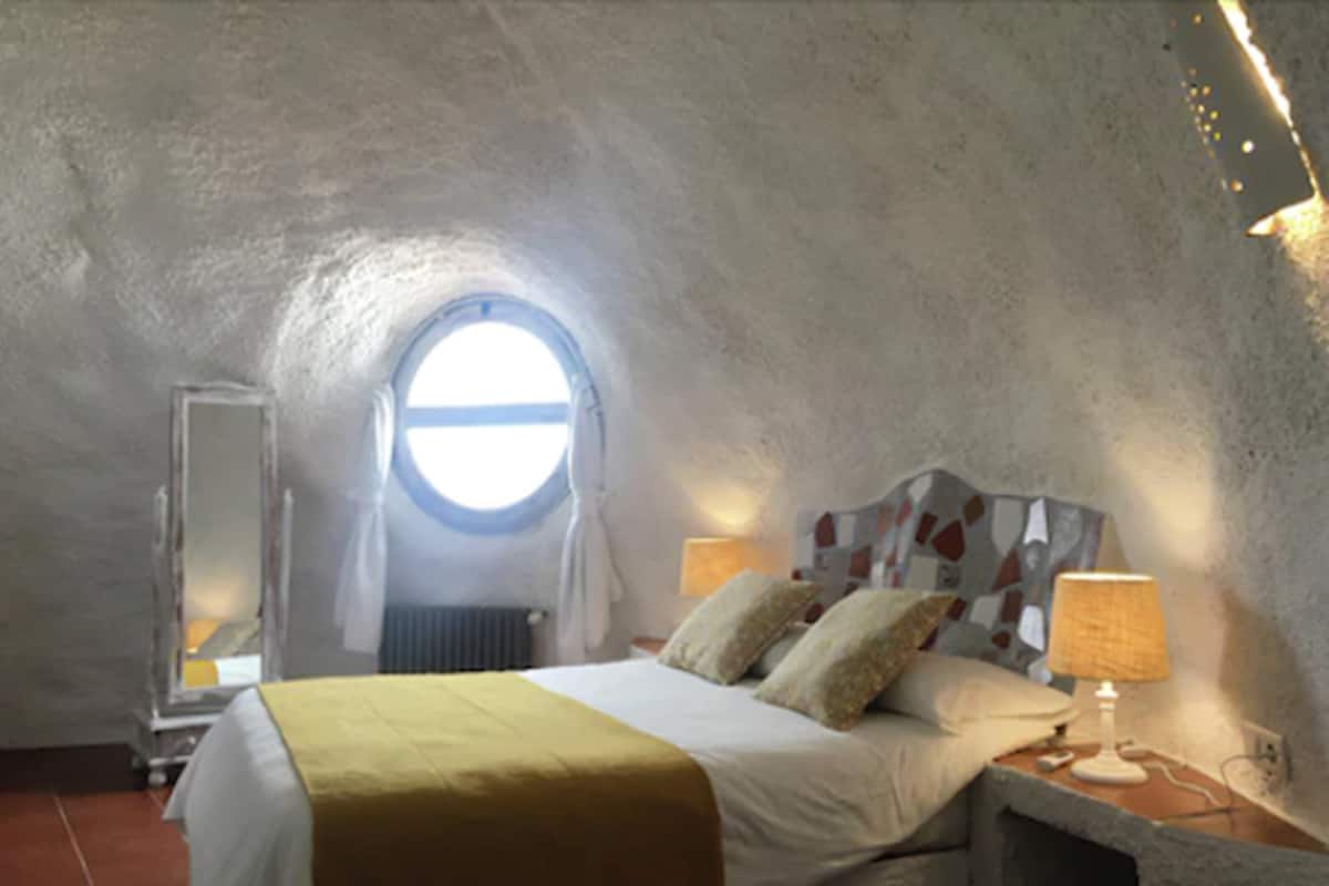 Deluxe bungalow, uitzicht op bergen | 1 slaapkamer, een kluis op de kamer, individueel gedecoreerd