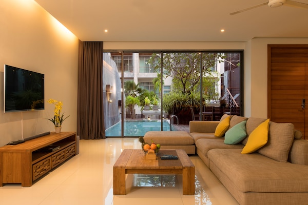 Luxury Villa | Living room | Smart TV