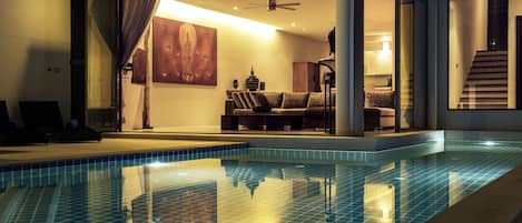 Quarto quádruplo panorâmico, vista para o oceano, ao lado da piscina | Piscina particular