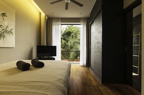 5 bedrooms, in-room safe, desk, blackout curtains