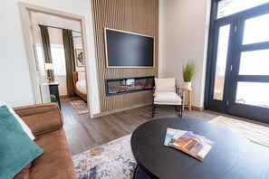 Premium Suite (1) | Living area | LED TV, Netflix, Hulu, heated floors