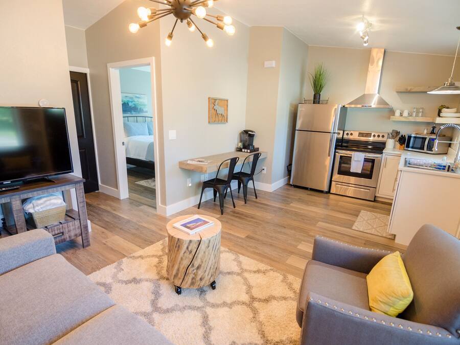 Premium suite (7) | Woonruimte | Een ledtelevisie, Netflix, Hulu en vloerverwarming