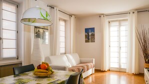 Leilighet, 1 soverom, balkong (2-4 Pax) | Oppholdsområde | TV