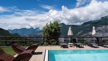 Piscina externa sazonal