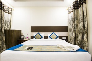 Executive Double Room, 1 King Bed, Non Smoking, City View | Desk, free WiFi, wheelchair access - Hotel Kelvish (New Delhi)