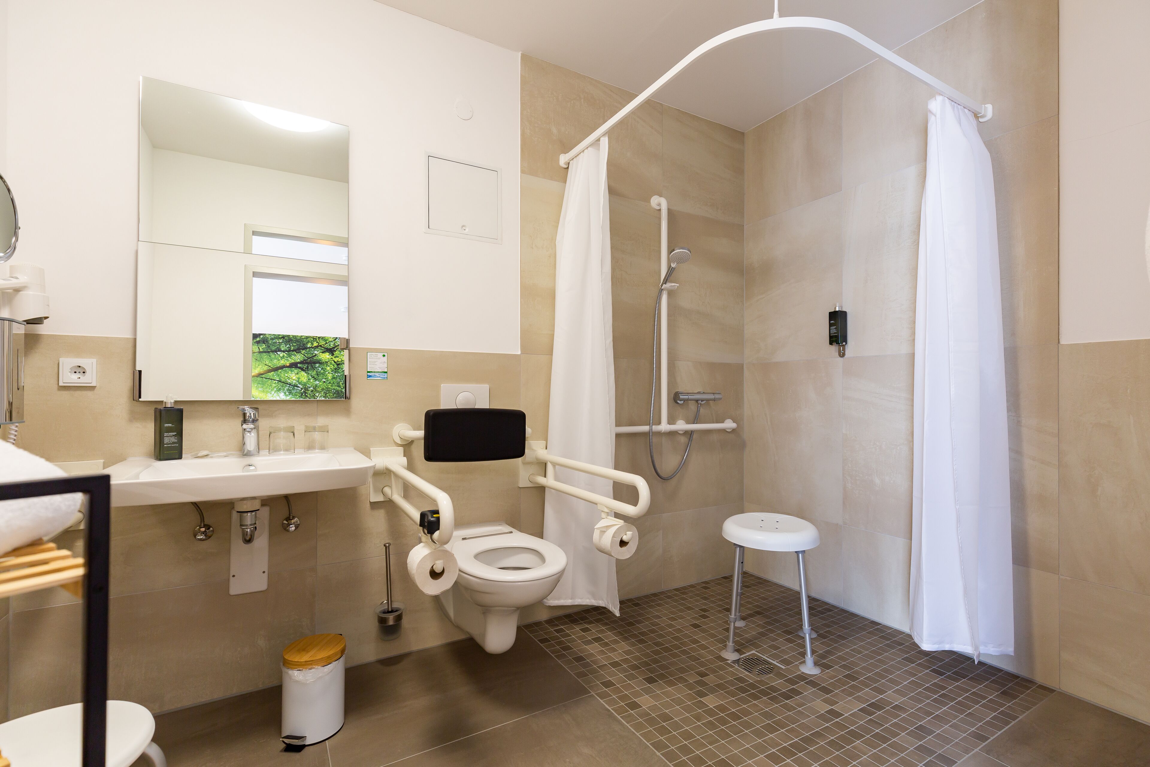 shower, rainfall showerhead, free toiletries, hair dryer