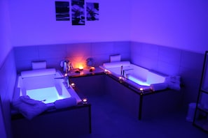 Deep-soaking bathtub