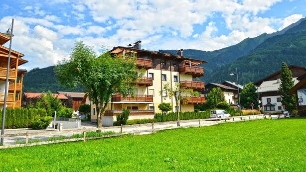 Front of property - Apartment Ski & Golf Kaprun (Kaprun)