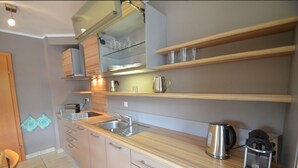 Apartment (Apartment Ski & Golf) | Private kitchen | Coffee/tea maker, full-sized fridge, microwave, oven - Apartment Ski & Golf Kaprun (Kaprun)