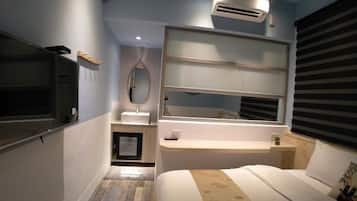 Muebles diferentes, escritorio, cortinas blackout y insonorización