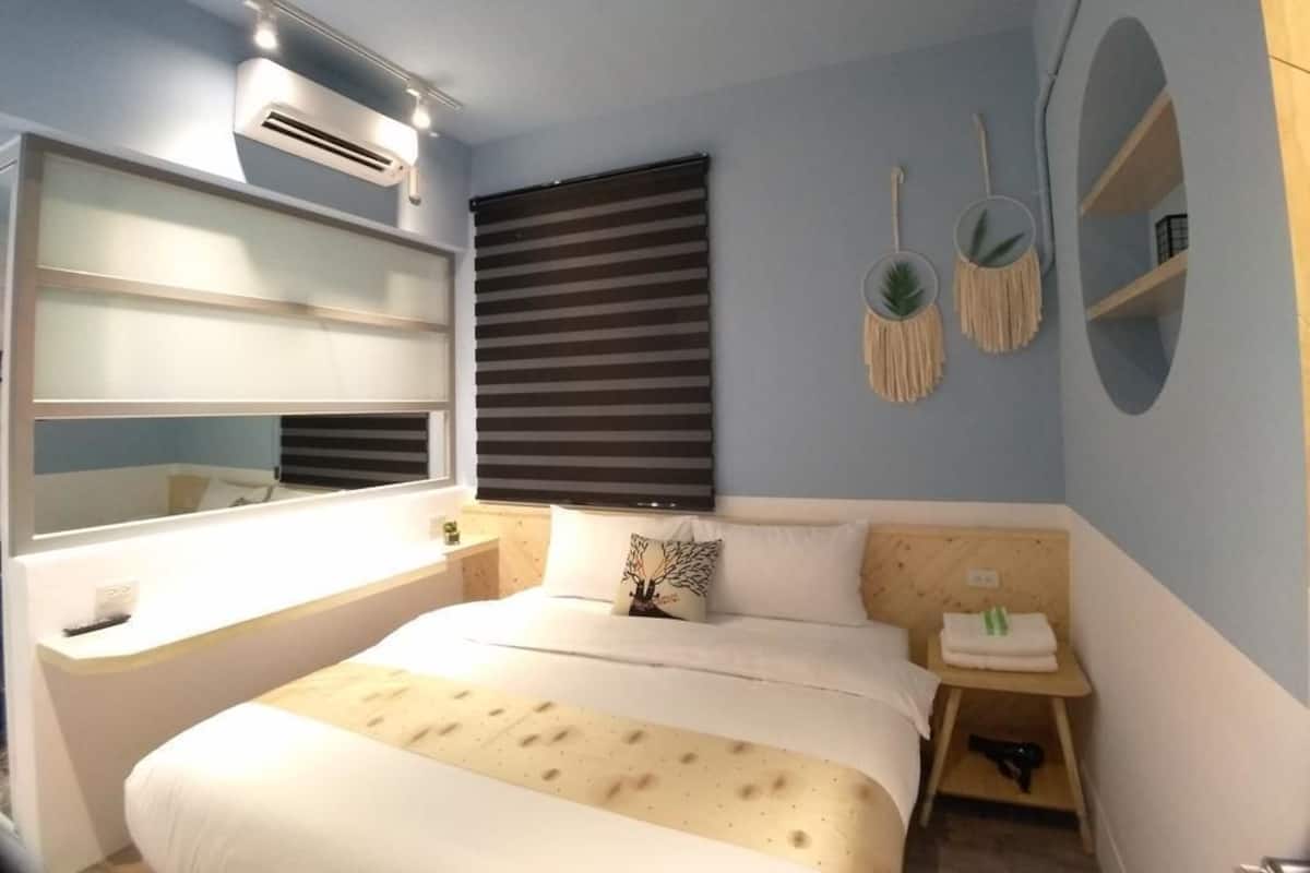 Muebles diferentes, escritorio, cortinas blackout y insonorización