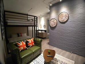 Quadruple Room | Individually furnished, desk, blackout curtains, soundproofing - itravel Hostel (Hualien City)