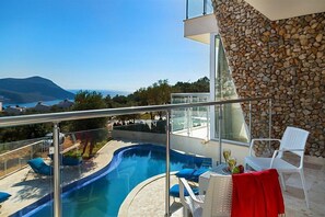 Villa, 5 Bedrooms | Balcony