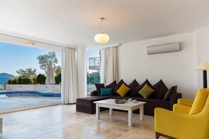 Villa - 5 sovrum | Vardagsrum | Platt-tv