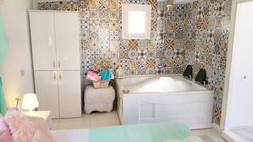 House, 1 Bedroom | Jetted bathtub