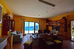 Villa, 2 Schlafzimmer | Wohnzimmer | Flachbildfernseher