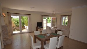 Villa, 3 slaapkamers | Dineren op de kamer