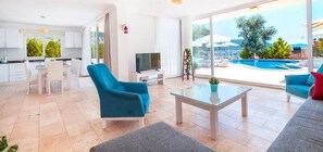 Villa, 5 Bedrooms | Living room