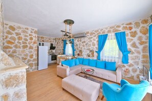 Villa, 2 Schlafzimmer | Wohnzimmer | Flachbildfernseher