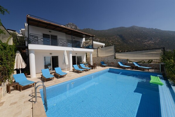 Vil·la, diversos dormitoris | Piscina privada