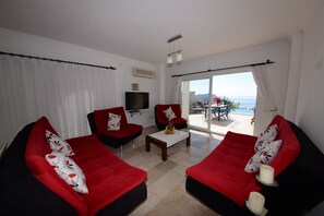Villa, plusieurs chambres | Salle de séjour