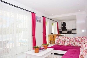 Villa, 2 Bedrooms | Living area