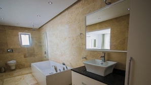 Villa, 5 Schlafzimmer | Badezimmer