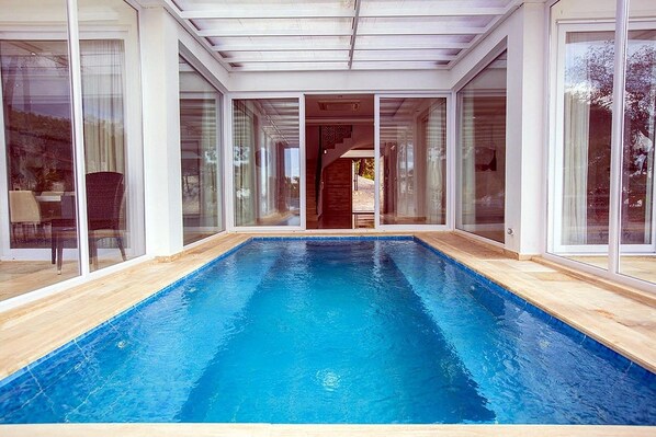 Indoor/outdoor pool - Villa Serenity (Kas)
