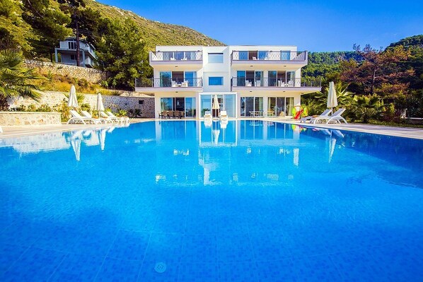 Indoor pool, outdoor pool - Villa Serenity (Kas)