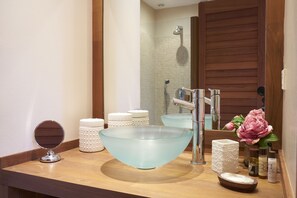 Suite – comfort (Suite Chateau) | Vask på badet