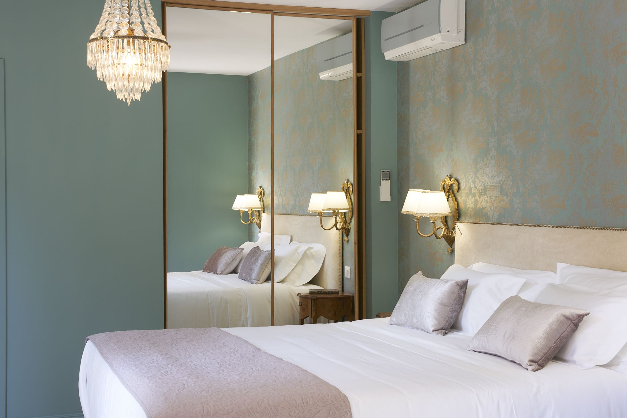 Minibar, individually decorated, individually furnished, desk