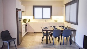 Apartment | Private kitchen - Mythical Sands Resort (Paralimni)