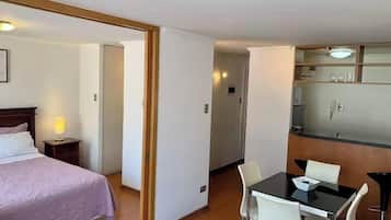 Apartamento, 1 cama doble, no fumadores | Tabla de planchar con plancha y wifi gratis