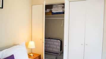 Deluxe Apartment, 1 Bedroom | Individually furnished, laptop workspace, iron/ironing board, free WiFi