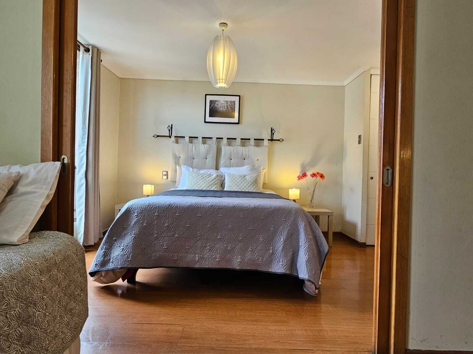 Apartamento Confort | Mobiliario individual y espacio para trabajar con un portátil