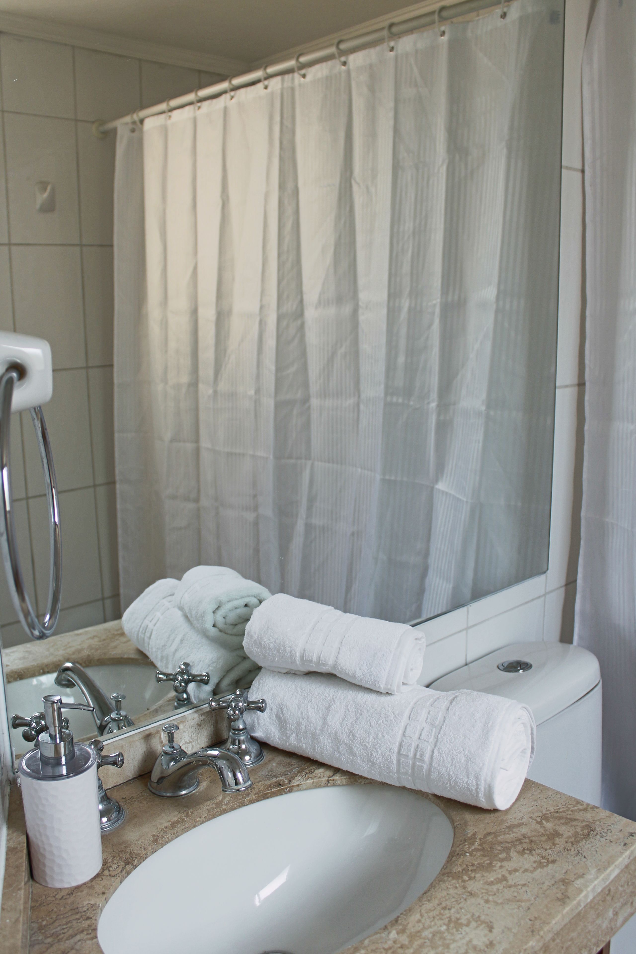 Apartment, 1 Double Bed, Non Smoking | Bathroom | Shower, free toiletries, hair dryer, towels