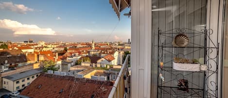 Appartamento, balcone, vista città | Vista del balcone