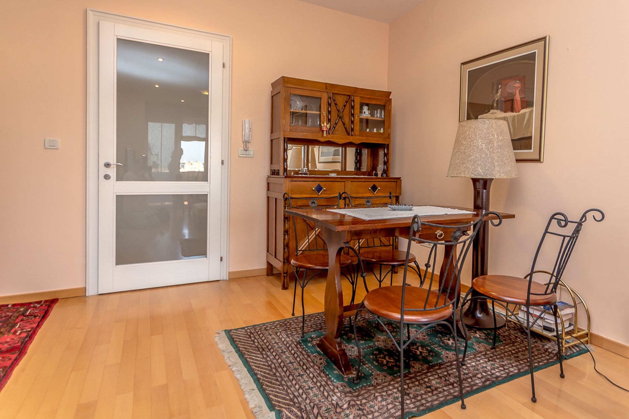 Apartment, Balkon, Stadtblick | Wohnbereich | Flachbildfernseher