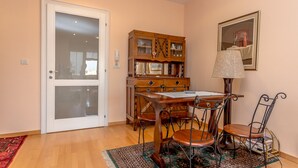 Leilighet, balkong, byutsikt | Oppholdsområde