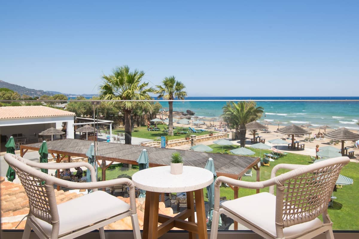 Suite estudio superior, vista al mar | Balcón