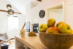 Apartment, 1 Bedroom | In-room dining