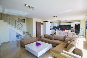 别墅, 6 间卧室 | 起居区 | 平板电视