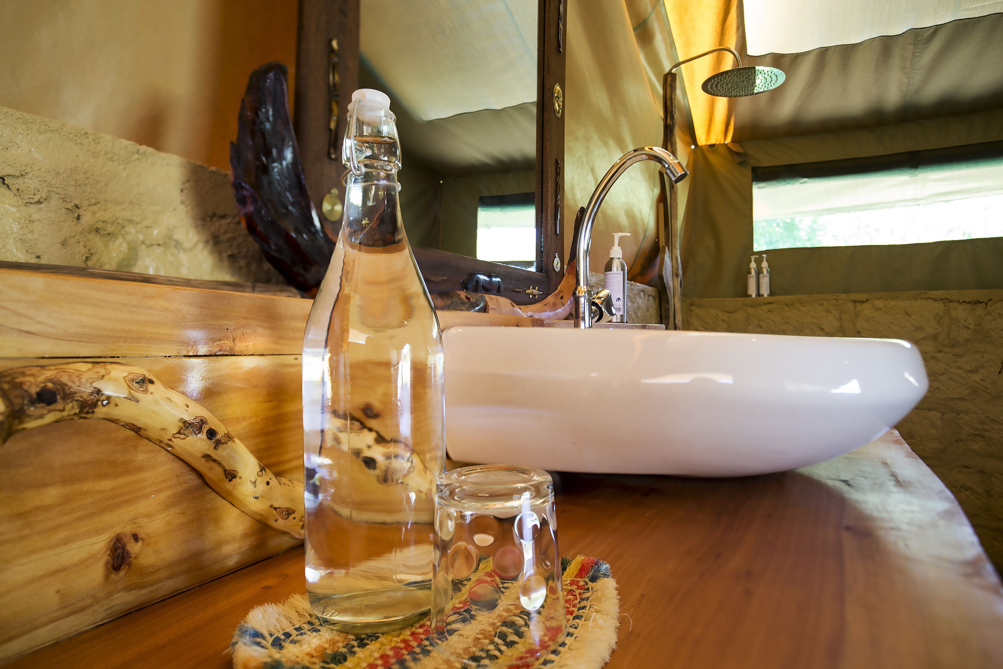 Salle de bain | Douche, douche à « effet pluie », articles de toilette gratuits