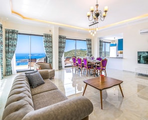 Villa, 4 Schlafzimmer, Nichtraucher, eigener Pool | Wohnbereich | Flachbildfernseher