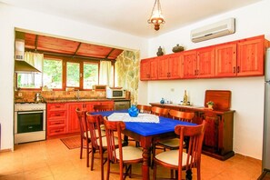 Villa - 4 sovrum - icke-rökare - privat pool | Eget kök | Stort kylskåp, mikrovågsugn, ugn och spishäll